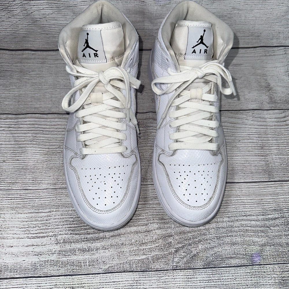 Nike Snakeskin Air Jordan 1 Mid White leather size 10.5 W / 9 M